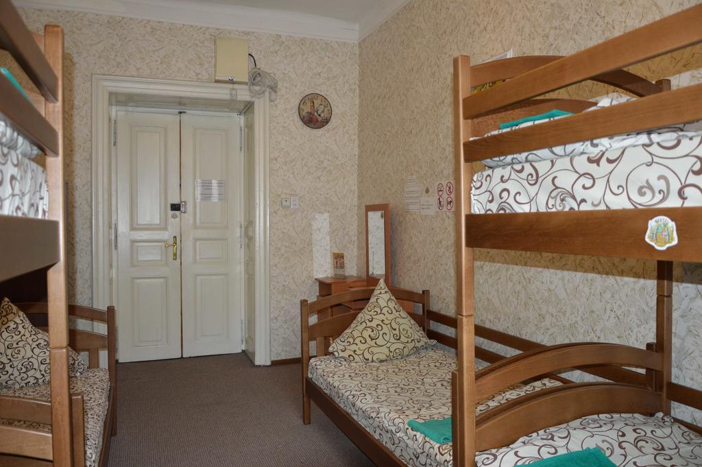 Lviv Lucky Hostel Bagian luar foto