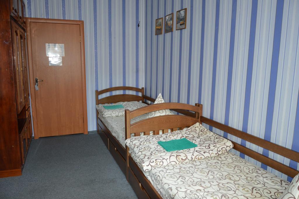 Lviv Lucky Hostel Bagian luar foto