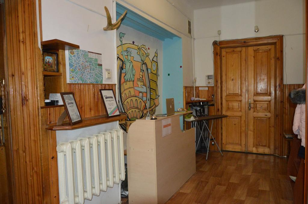 Lviv Lucky Hostel Bagian luar foto