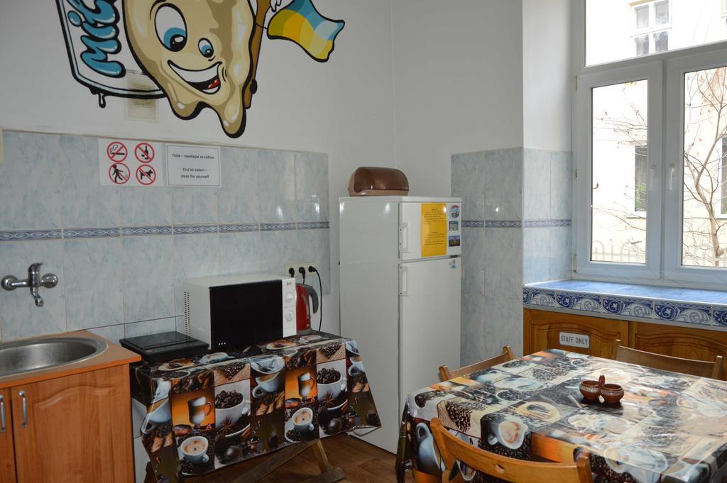 Lviv Lucky Hostel Bagian luar foto